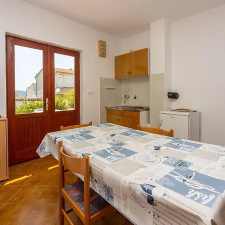 Beschauliches Studio-apartment Nur 250 Meter Zum Mit Meerblick, Parkplatz, Grill Lägenhet Novi Vinodolski