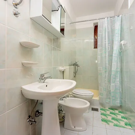 Beschauliches Studio-apartment Nur 250 Meter Zum Mit Meerblick, Parkplatz, Grill Appartamento *