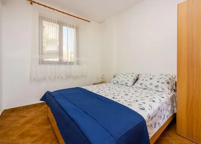 Beschauliches Studio-apartment Nur 250 Meter Zum Mit Meerblick, Parkplatz, Grill Novi Vinodolski
