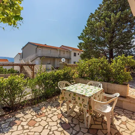 Beschauliches Studio-apartment Nur 250 Meter Zum Mit Meerblick, Parkplatz, Grill * Novi Vinodolski