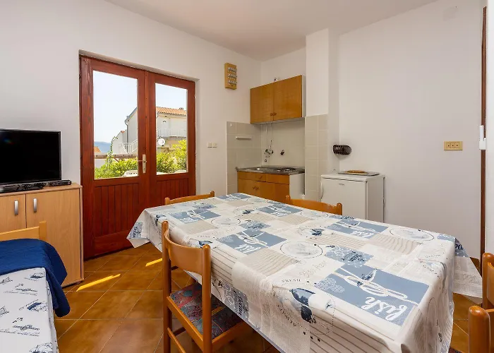 Beschauliches Studio-apartment Nur 250 Meter Zum Mit Meerblick, Parkplatz, Grill Apartment Novi Vinodolski