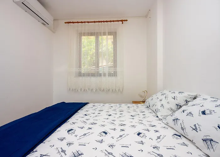 Beschauliches Studio-apartment Nur 250 Meter Zum Mit Meerblick, Parkplatz, Grill Apartment *